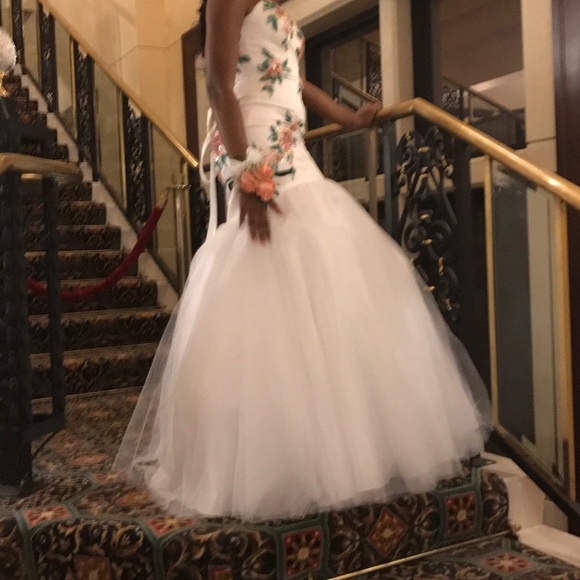 White Mori Lee Mermaid Style Prom Dress - Picture 4 of 5